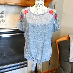 💥3/$20 W5 Large Shirt Floral Embroidery!